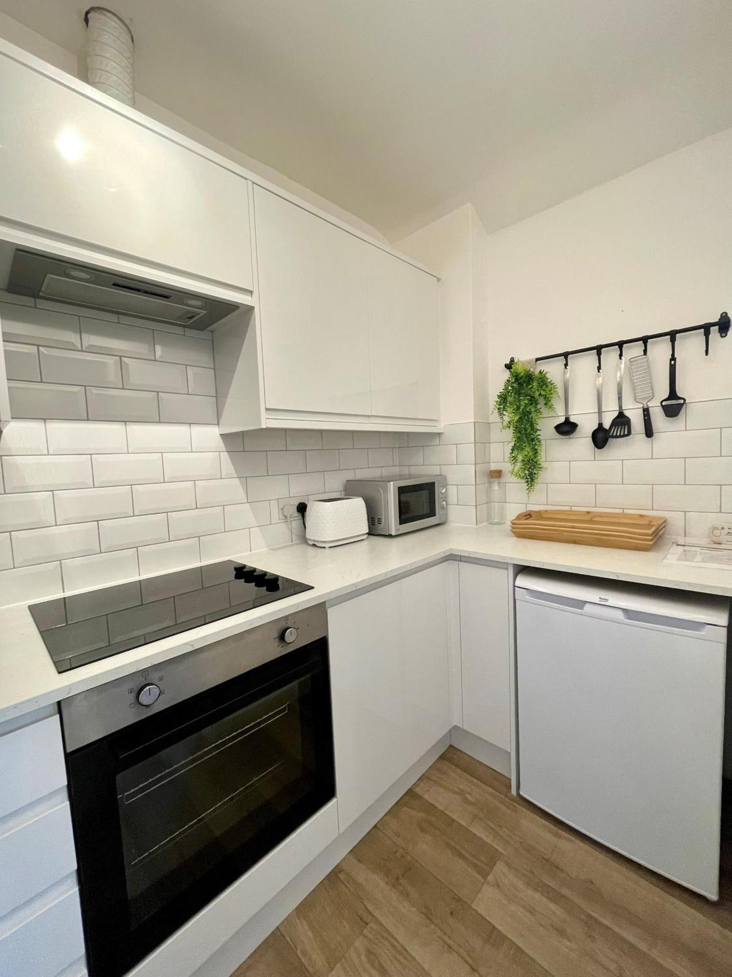בורנמות' Central, Modern Apartment מראה חיצוני תמונה